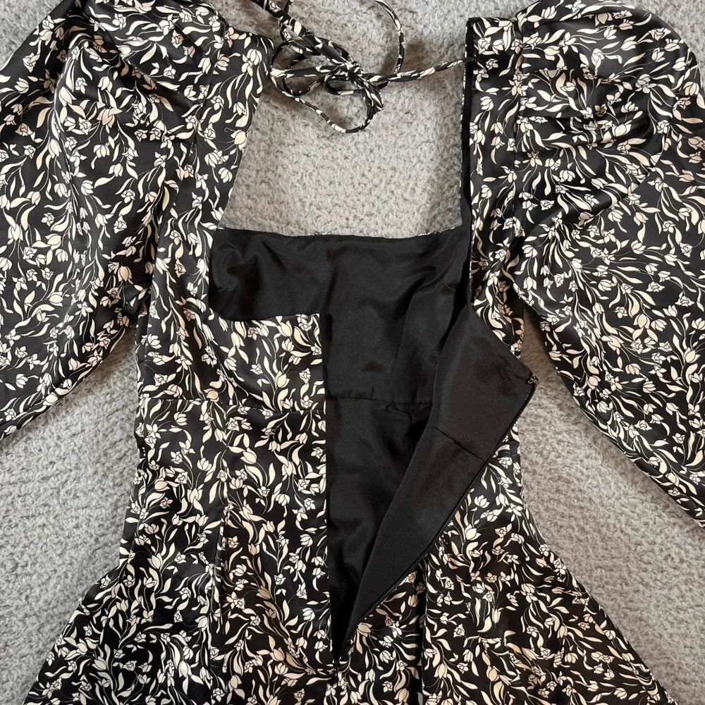 Lovers + Friends Size XS Dress Floral Print Puff Sleeve Square Neck Mini Black‎
